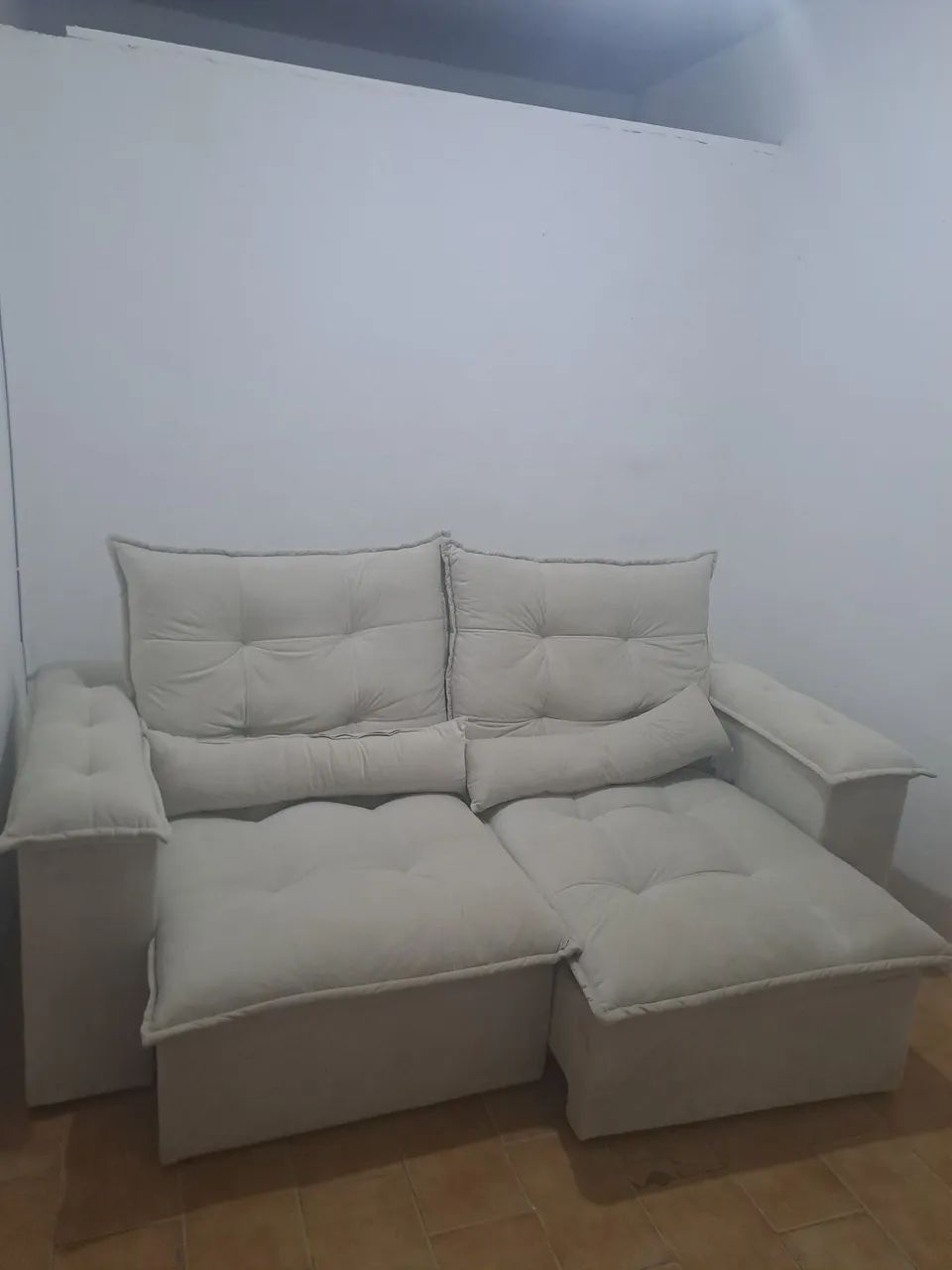Sofá retrátil novo