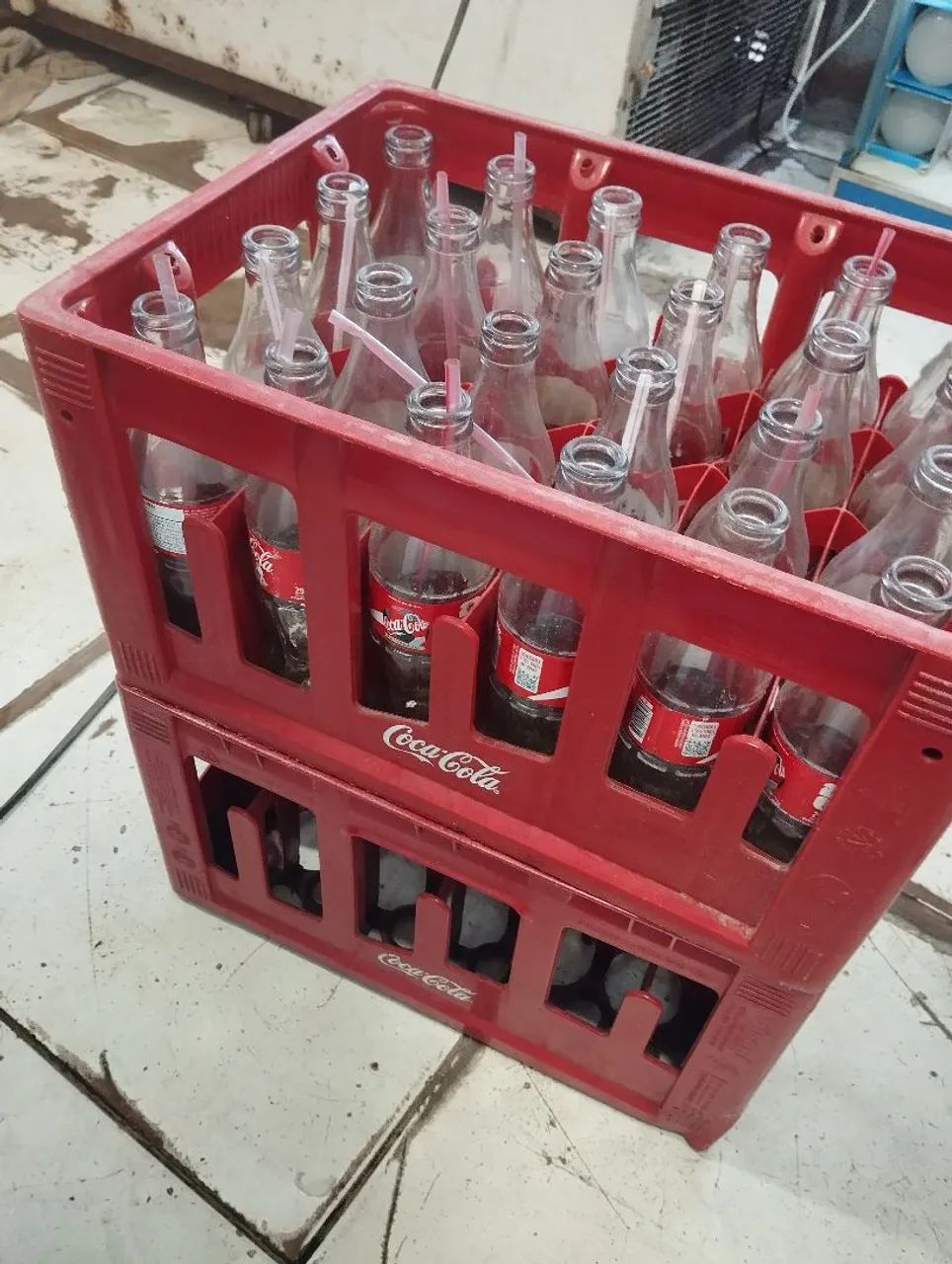 Engradado com garrafa de Coca cola ks