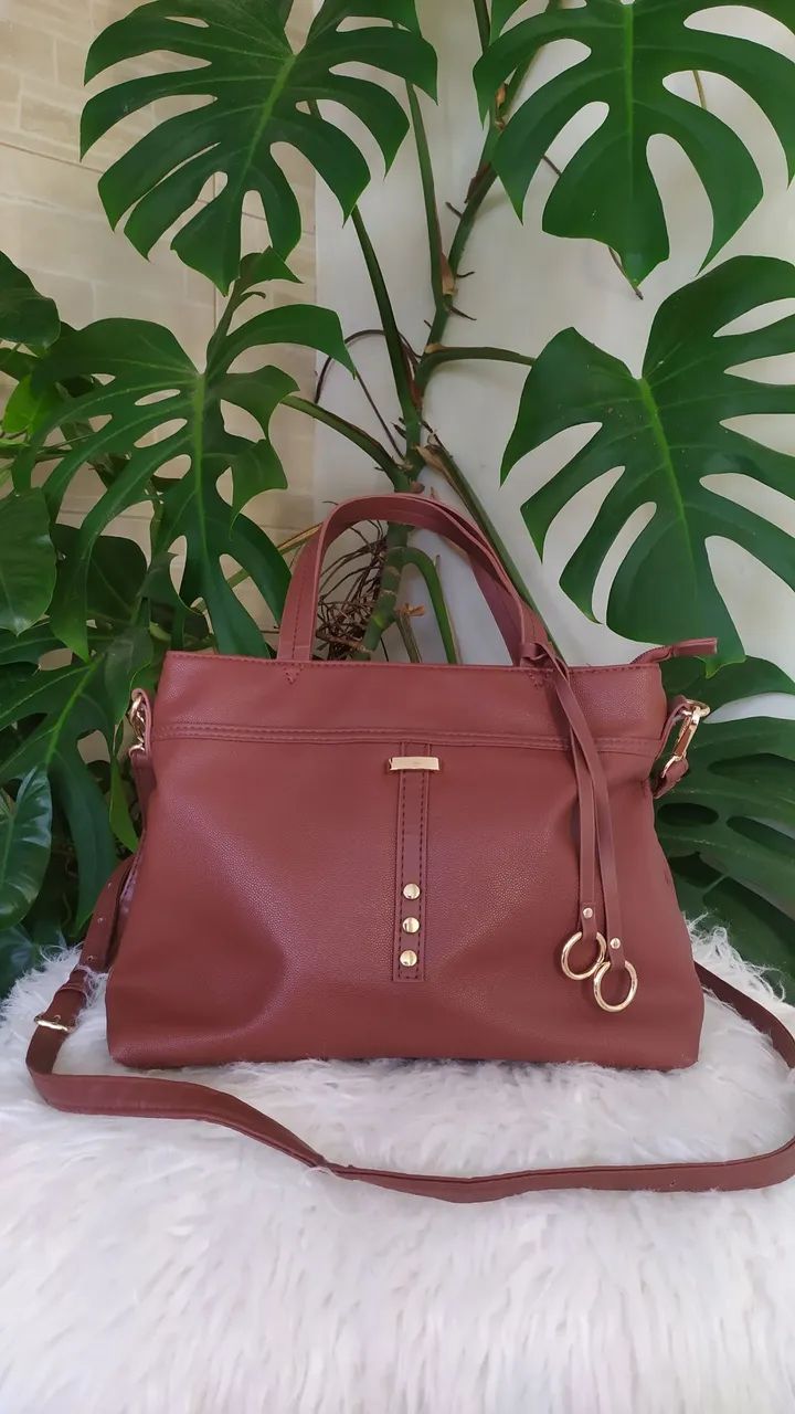Bolsa marrom média com alça ajustável  sem marca 