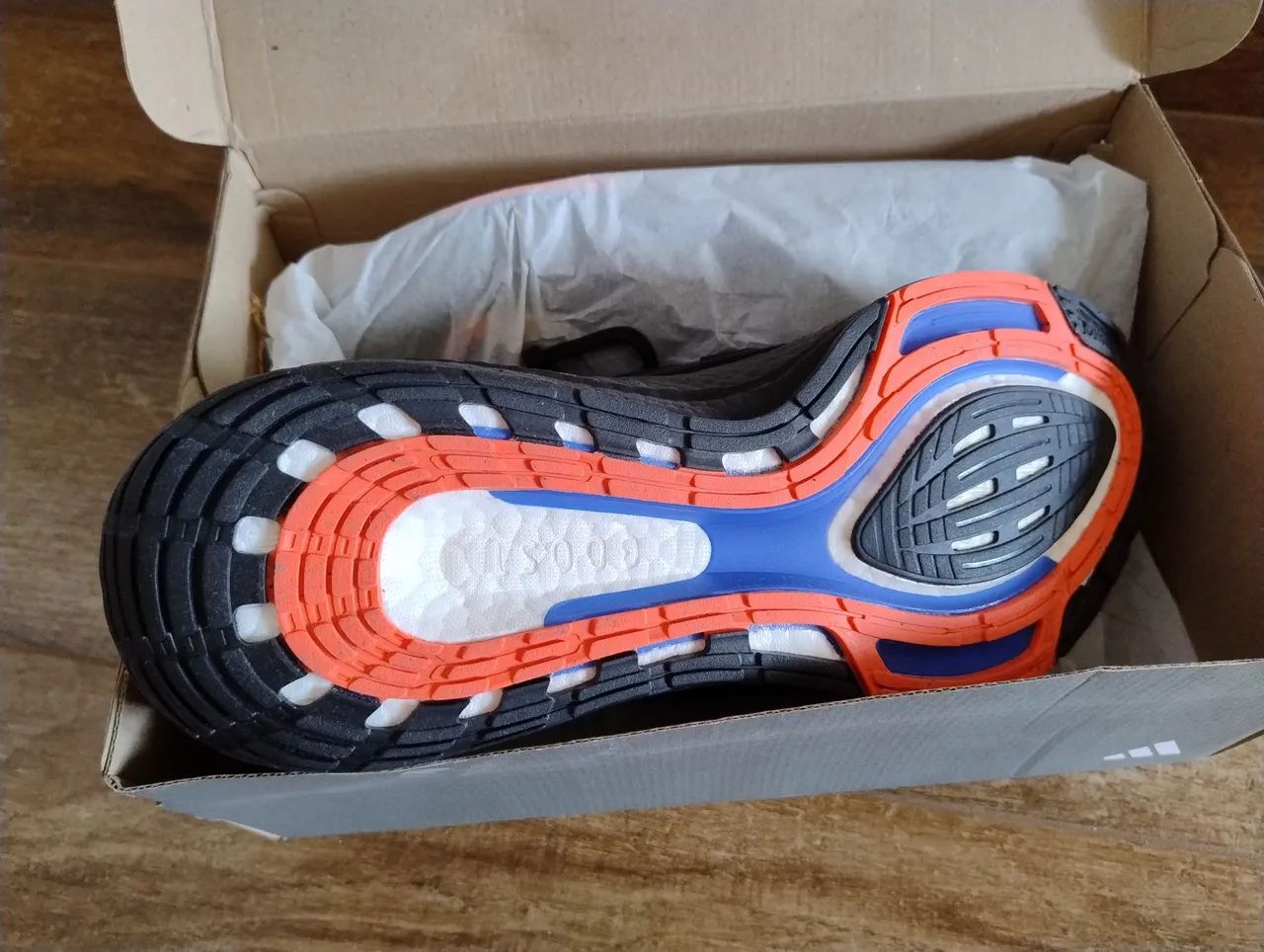 Tênis Ultraboost 45 novo na caixa - Foto 4