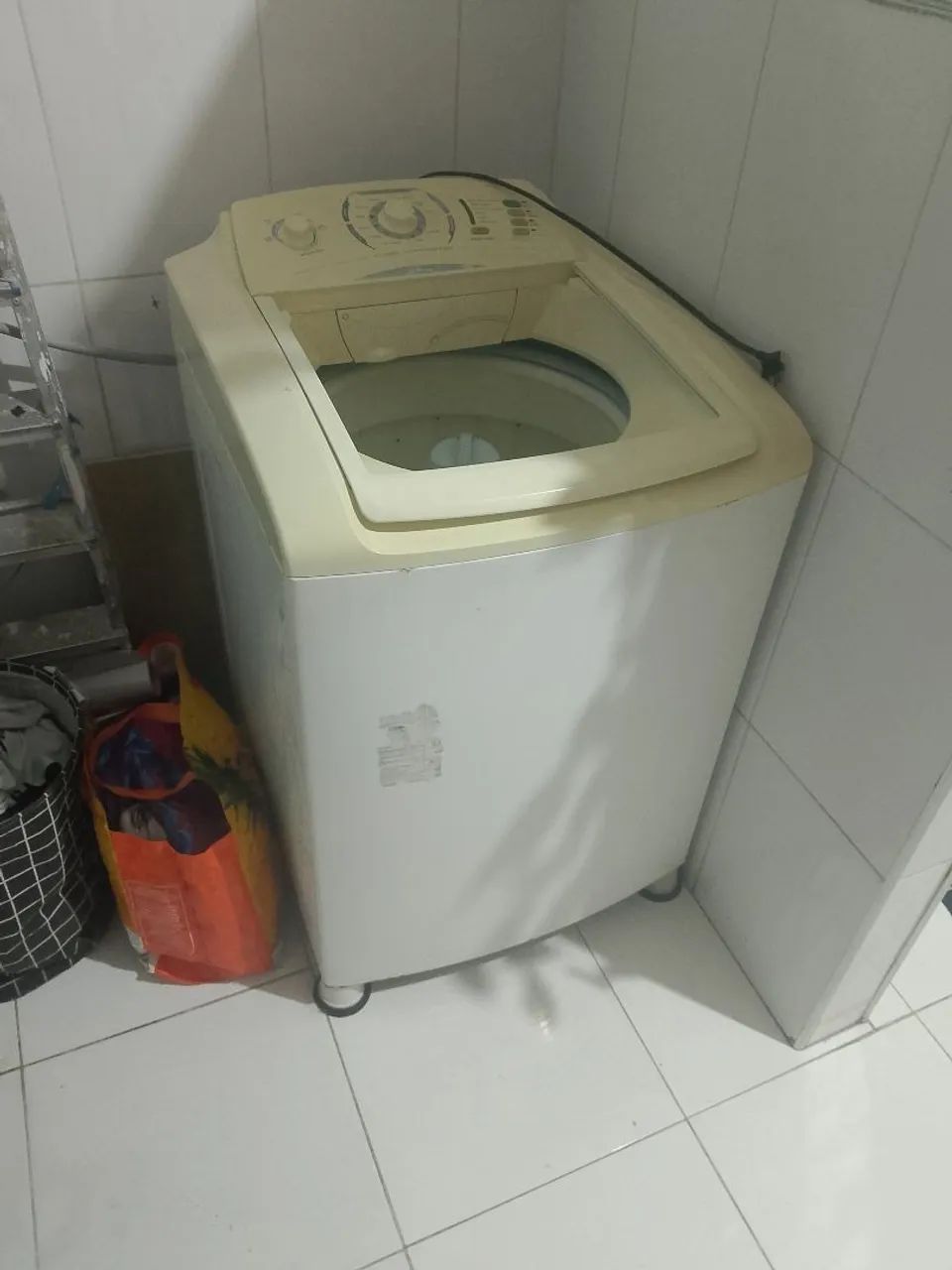 Máquina geladeira e cama queen - Foto 2