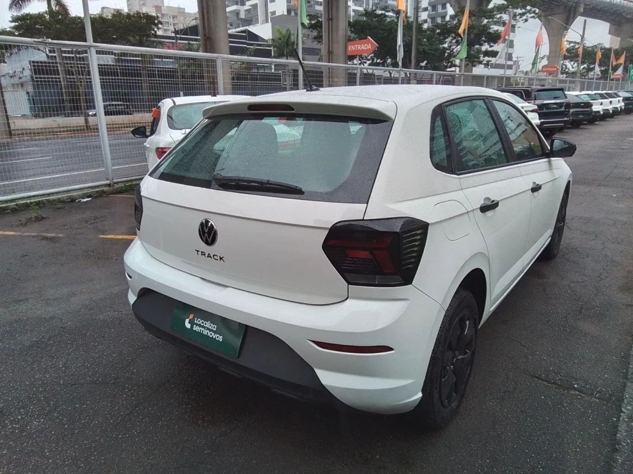 Volkswagen Polo Track 1.0 Flex 12V 5p, foto 4 de 13