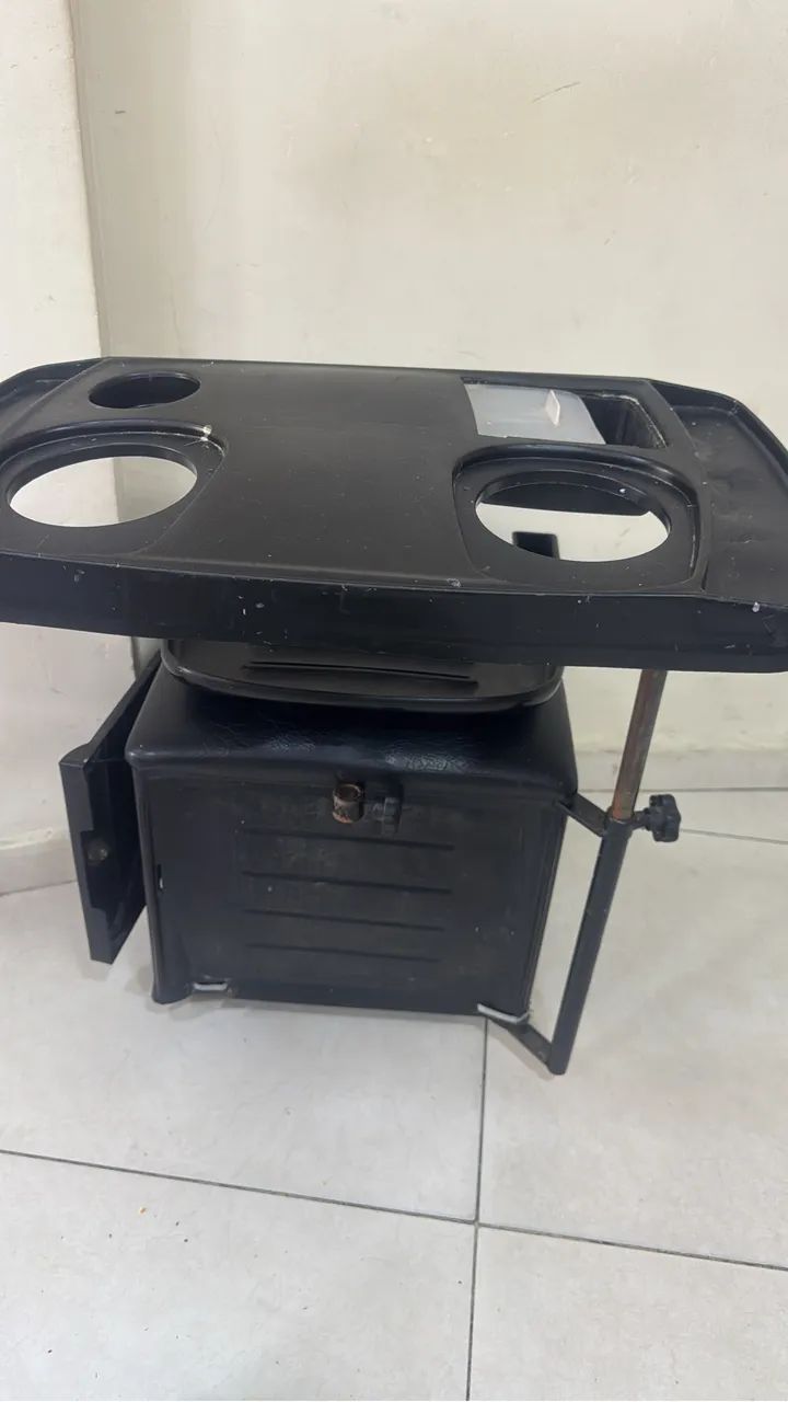 Vendo uma mesa de manicure 