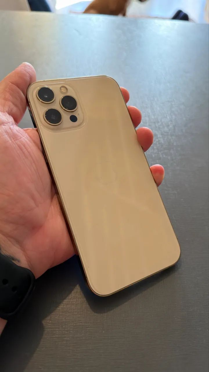 IPHONE 12 Pro Max Dourado  - Foto 3