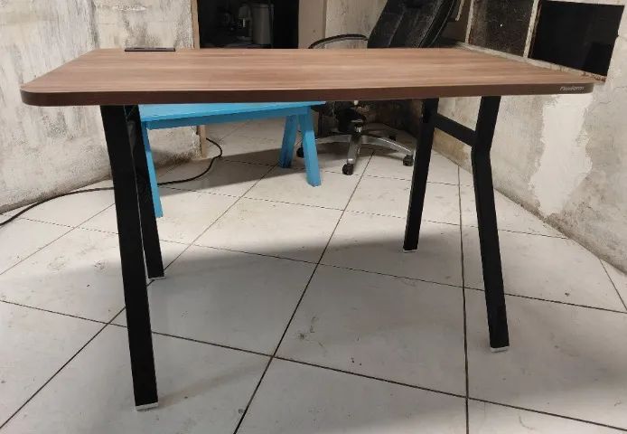 Mesa de escritório com pouco uso - Foto 2