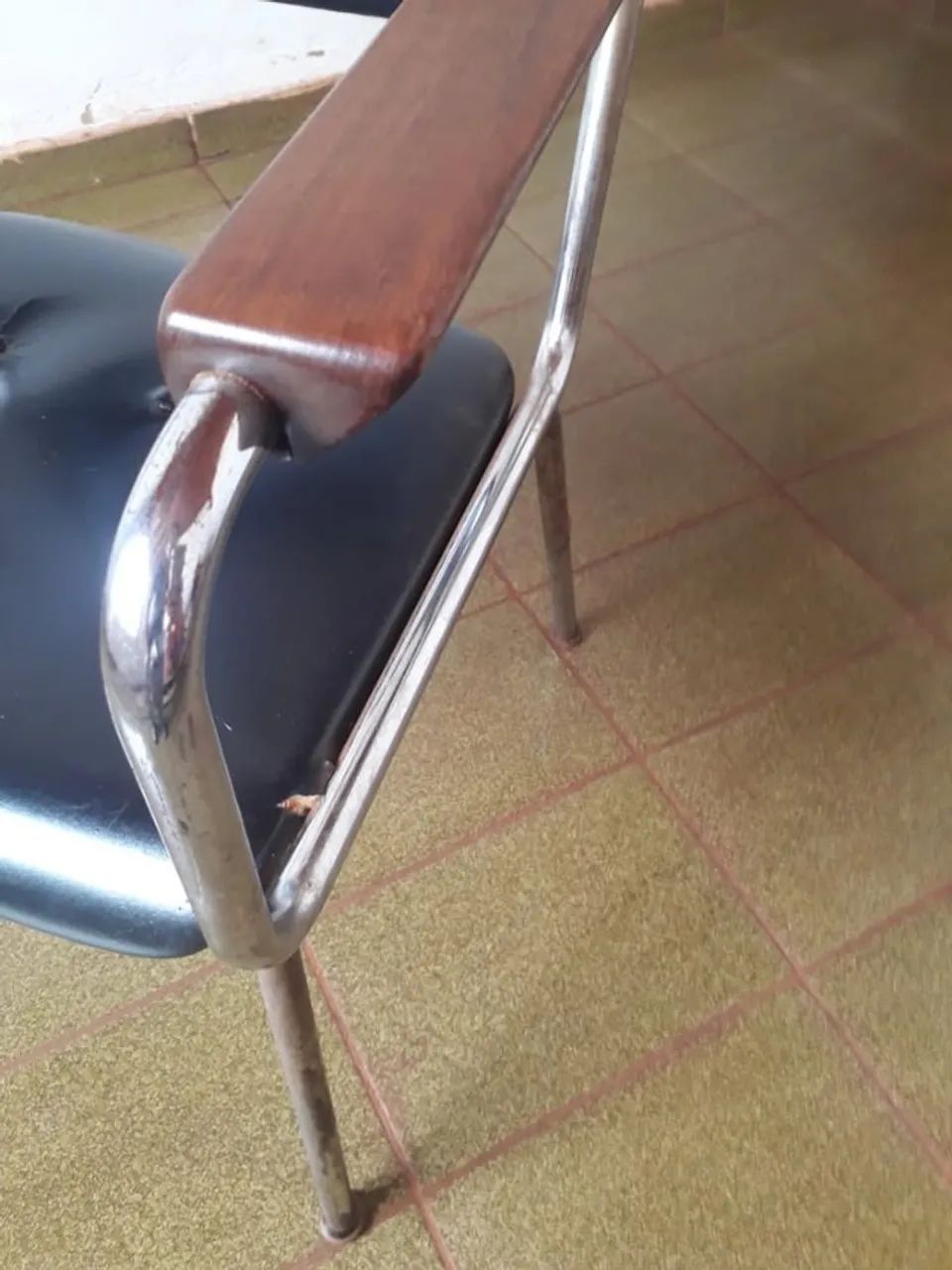 Cadeira Giroflex estrutura em perfeito estado; detalhes no couro - Foto 2