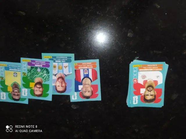 Vendo figurinha da copa 2026 60 com Lionel Messi Luís Henrique Alisson  - Foto 2