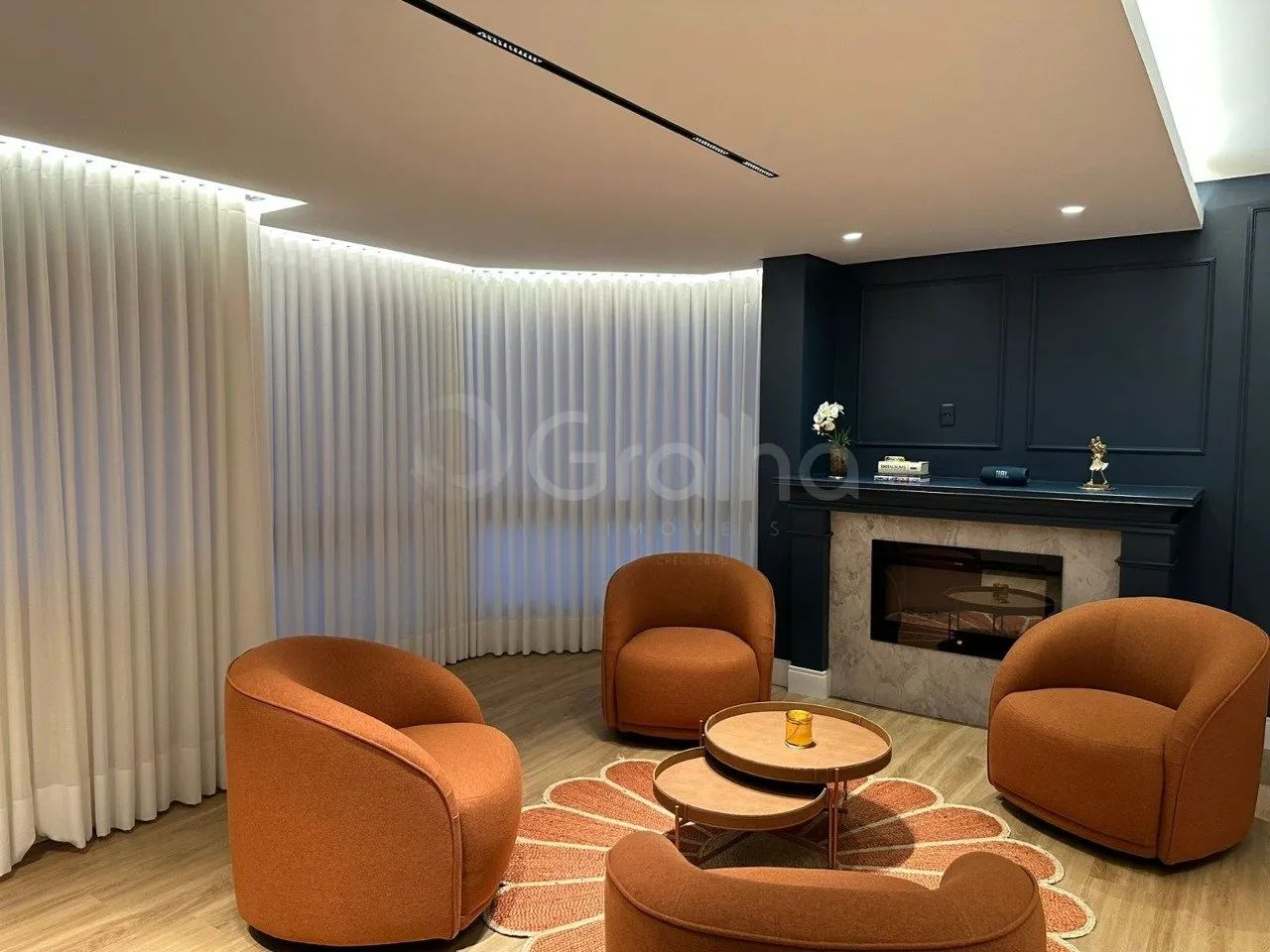 Apartamento com 3 suites com 220m² no Centro.