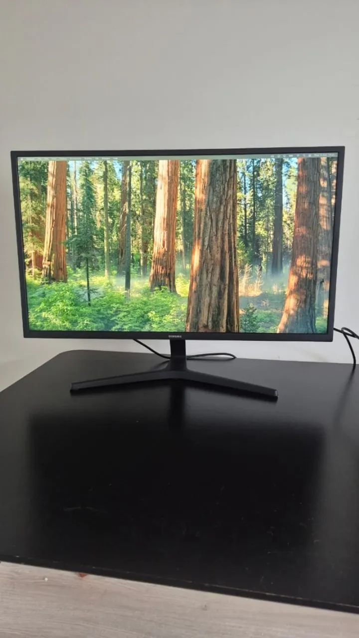Monitor Samsung de 32 polegadas com resolução real 4K Ultra HD, modelo U32J590UQL 