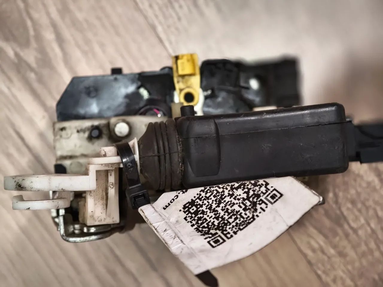 Fechadura esquerda traseira Renault Clio/Symbol completa com o motor da trava elétrica  - Foto 3