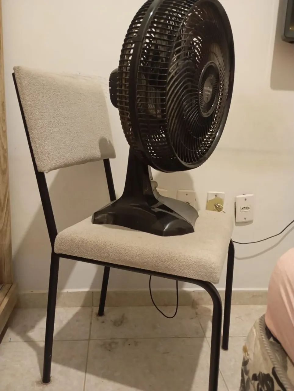 Mesa de vidro com 4 cadeiras - Foto 4