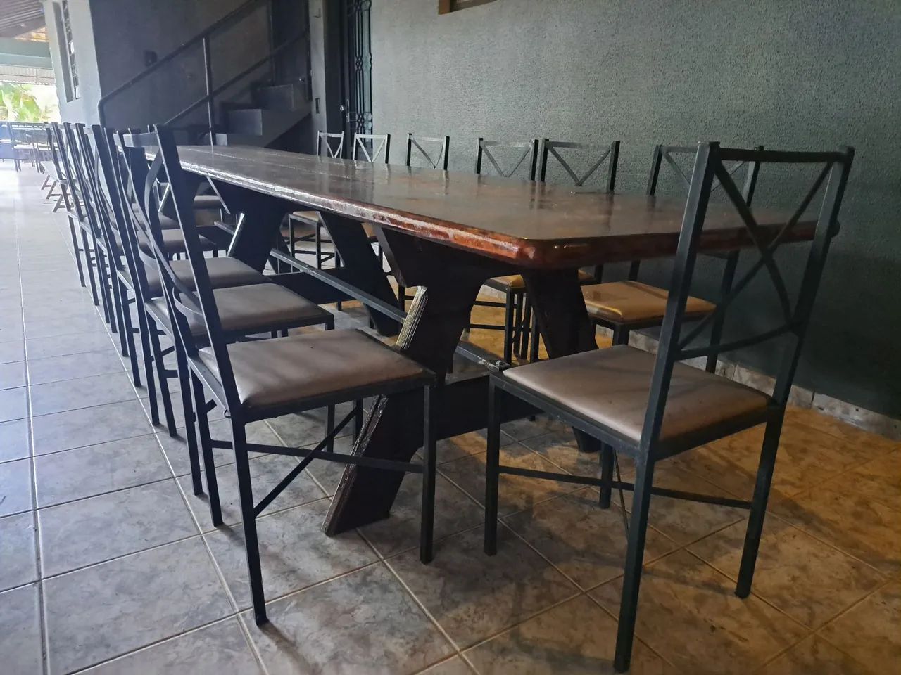 MESÃO DE MADEIRA MACIÇA IMPONENTE  - Foto 4
