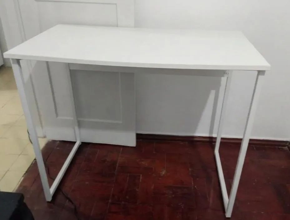 Escrivaninha branca