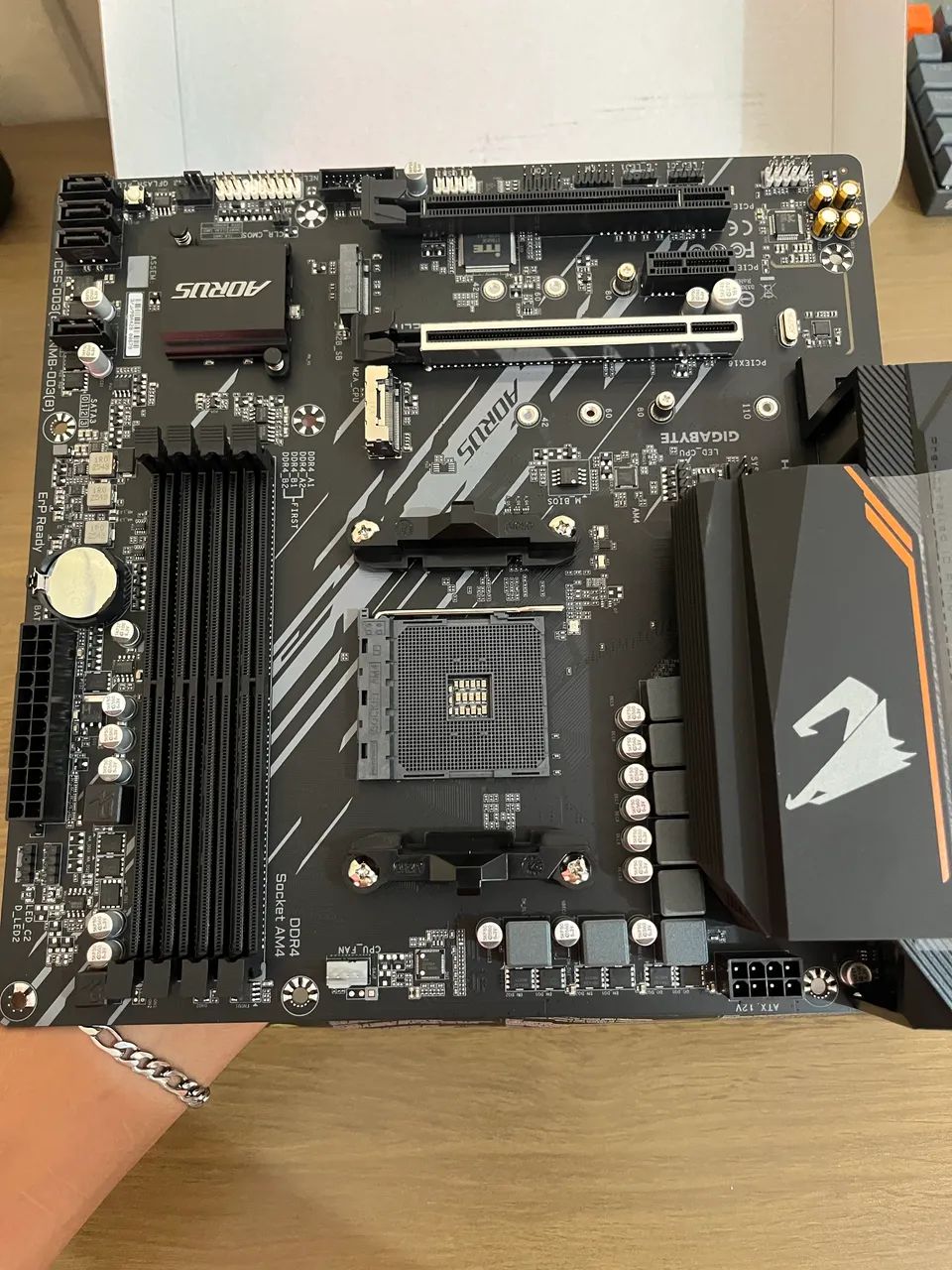 Placa mãe B550M AORUS ELITE - Foto 3