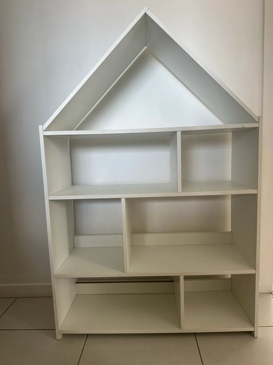 Estante de MDF em formato de casinha. - Foto 2