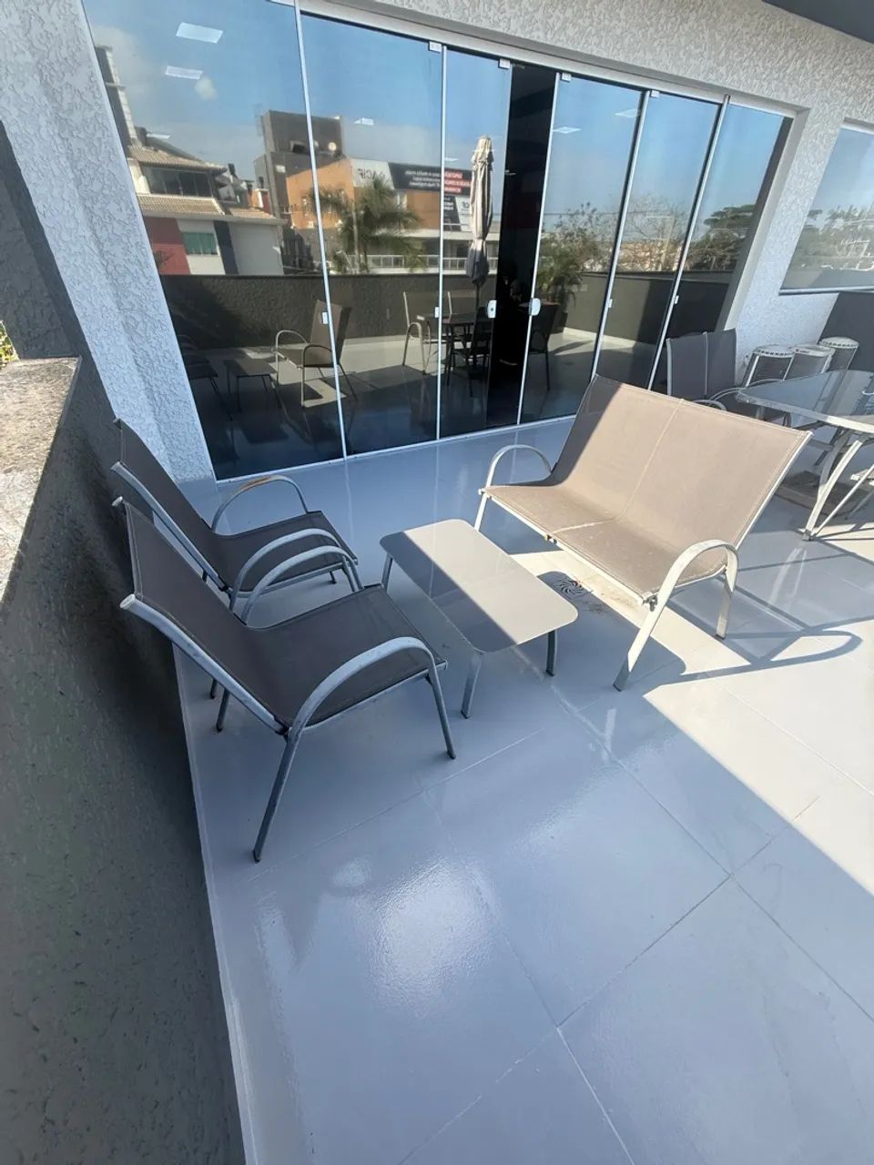Cadeiras e mesa de centro para jardim 