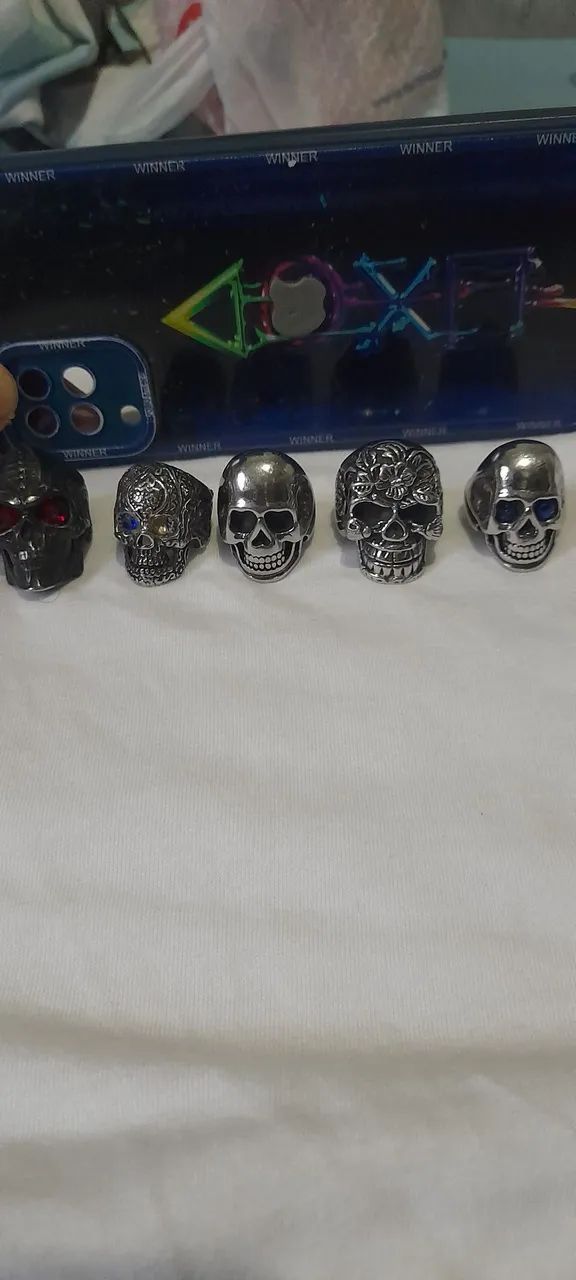Anéis de roqueiro caveira  ? 
