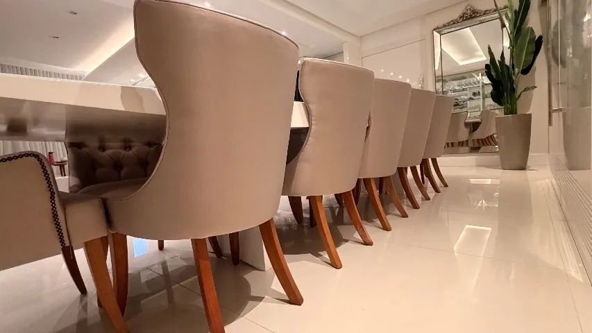 Conjunto com 12 cadeiras de jantar estofadas capitonê - Foto 5