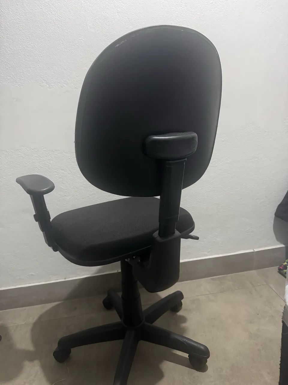 Vendo cadeira escritório  - Foto 3