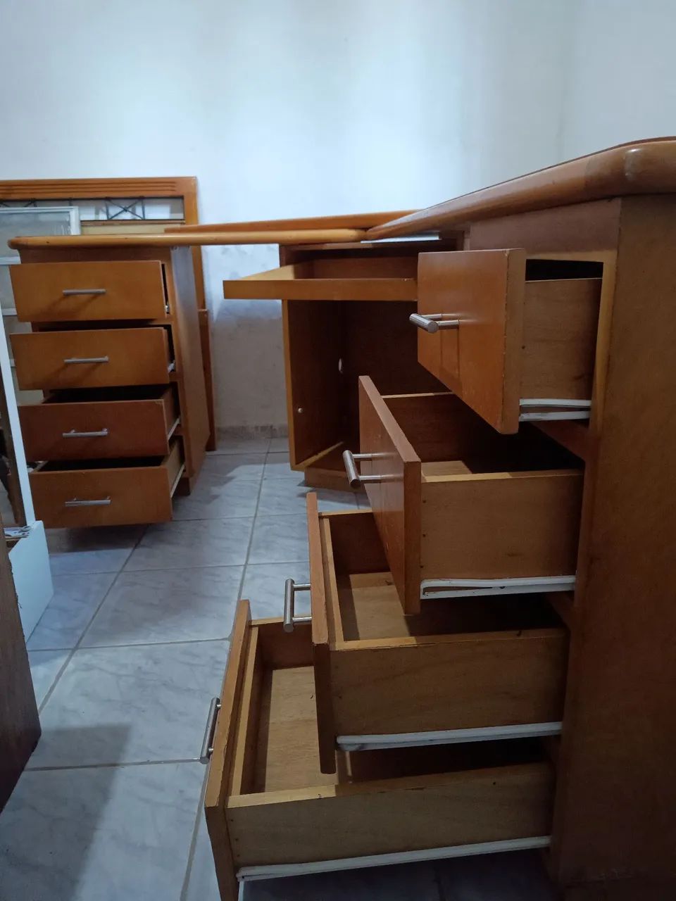 Mesa de Escritório em L de Madeira Maciça + 2 Gaveteiros - Foto 5