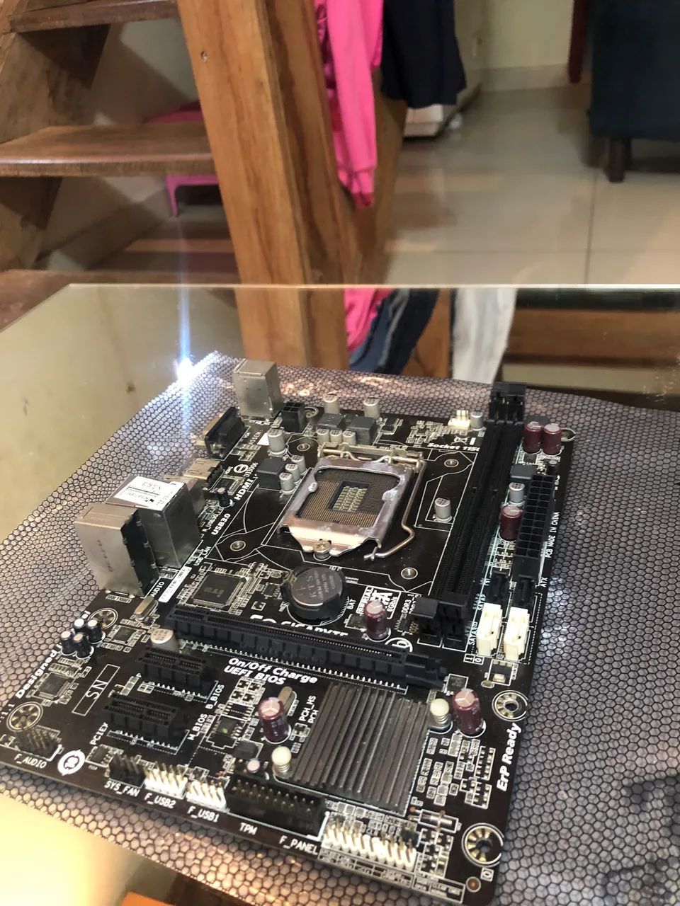 Placa mãe com defeito GA-H81M-H 