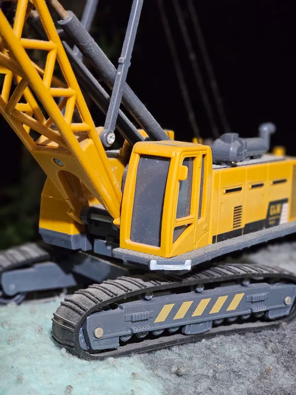 MINIATURA GUINDASTE SOBRE ESTEIRAS
