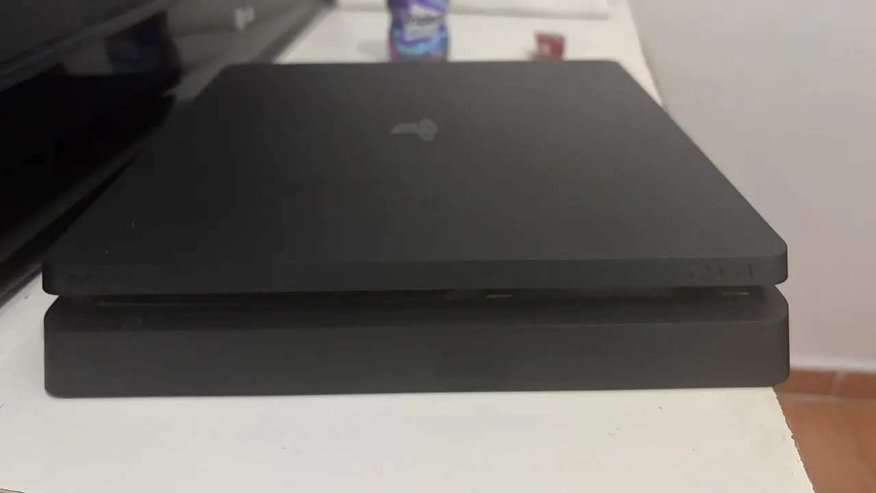 Playstation 4 Slim - 1TB