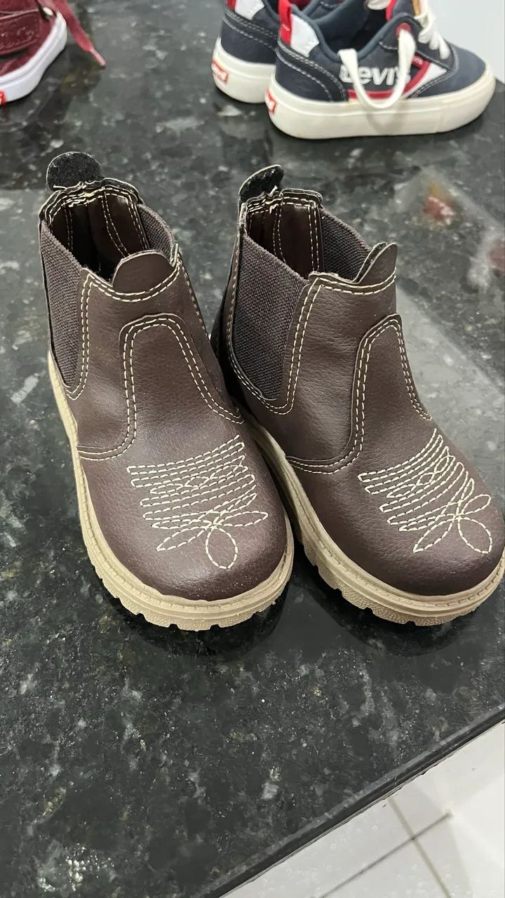 Bota de couro infantil