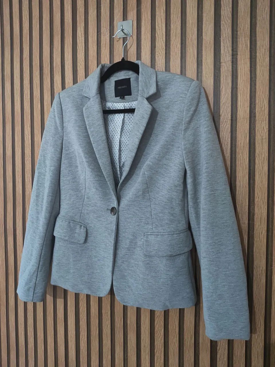 Blazer Cinza Clássico Feminino - Foto 2