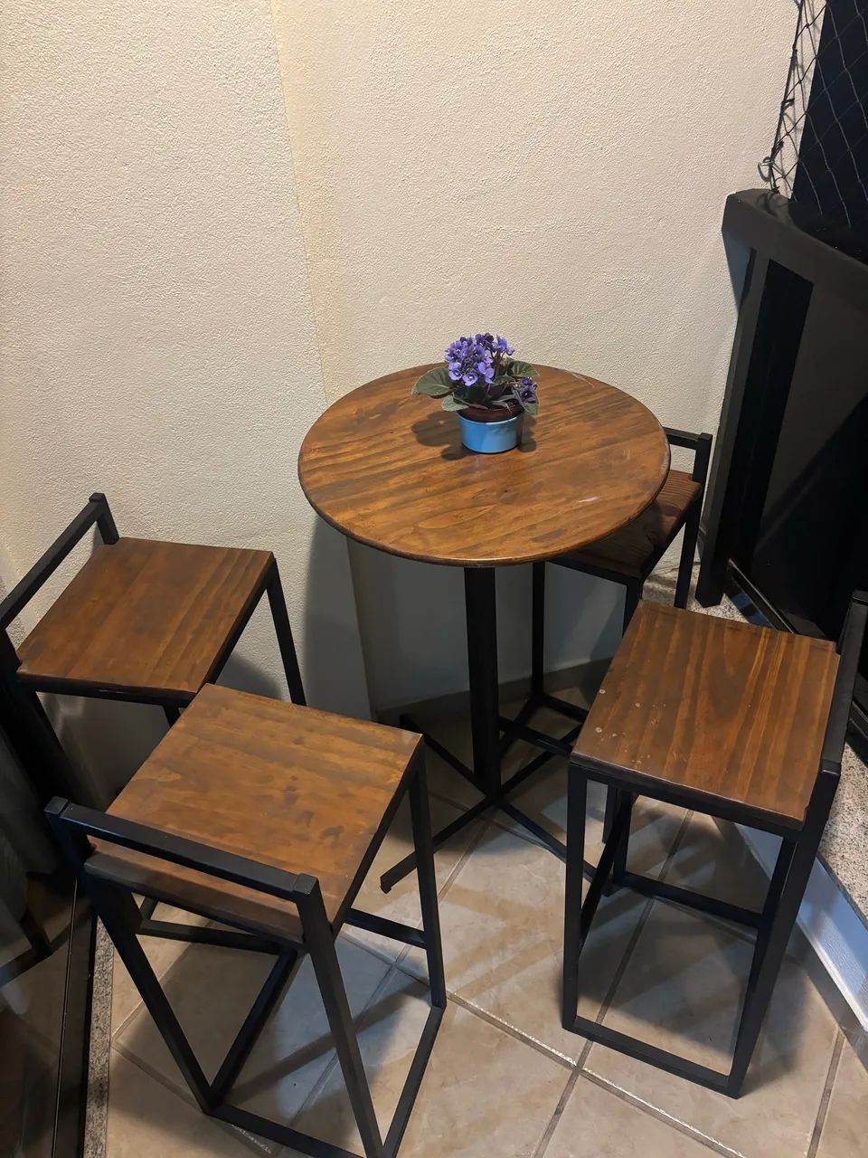 Bistrô com 4 banquetas  - Foto 4
