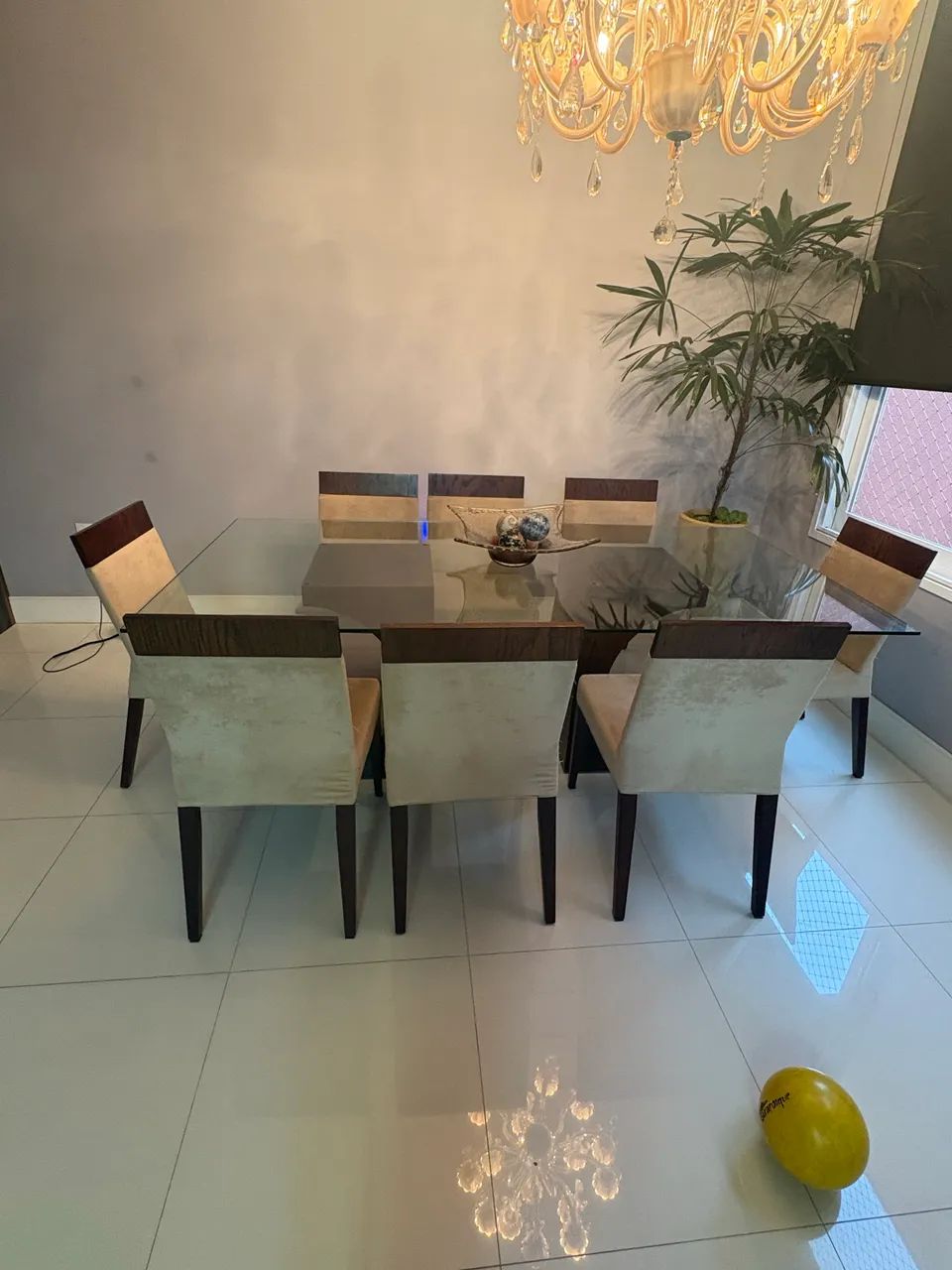 Mesa de jantar 8 cadeiras 