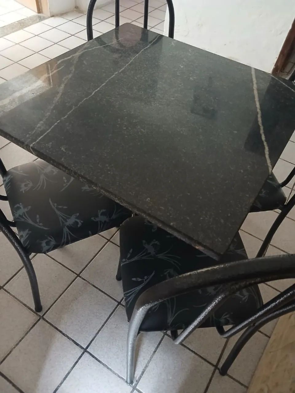 Vendo mesa semi nova de mármore  - Foto 2