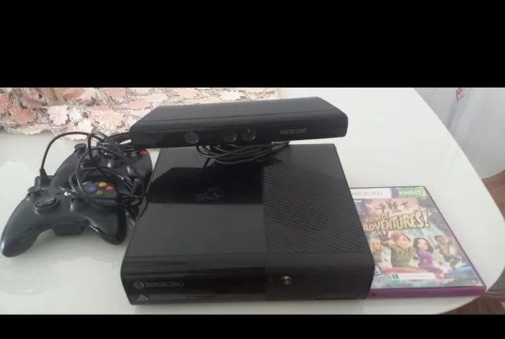 Xbox 360 dois controles e kinect 
