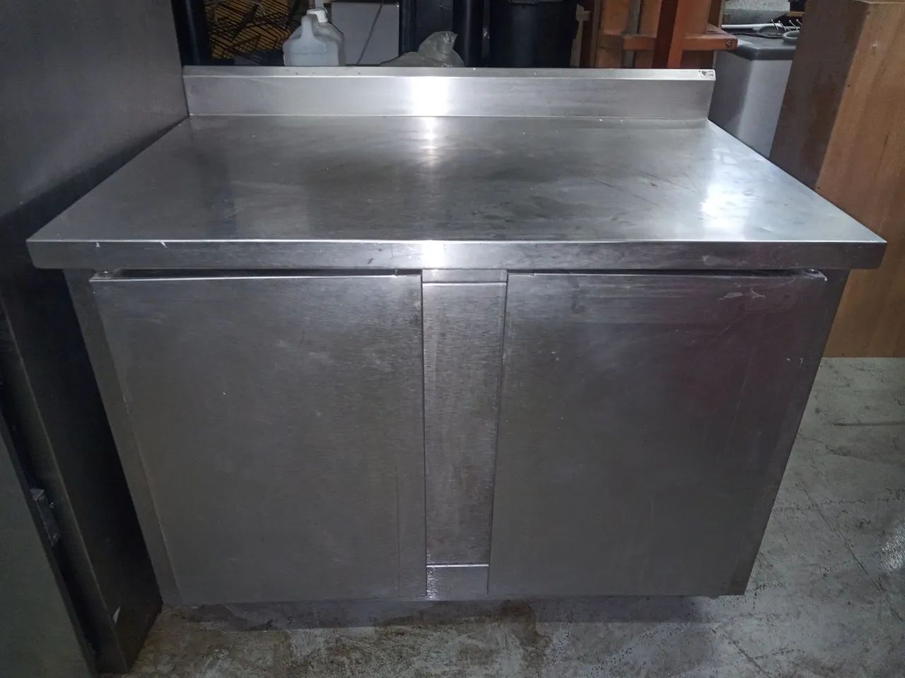 Bancada inox,com armário, medida 110x70