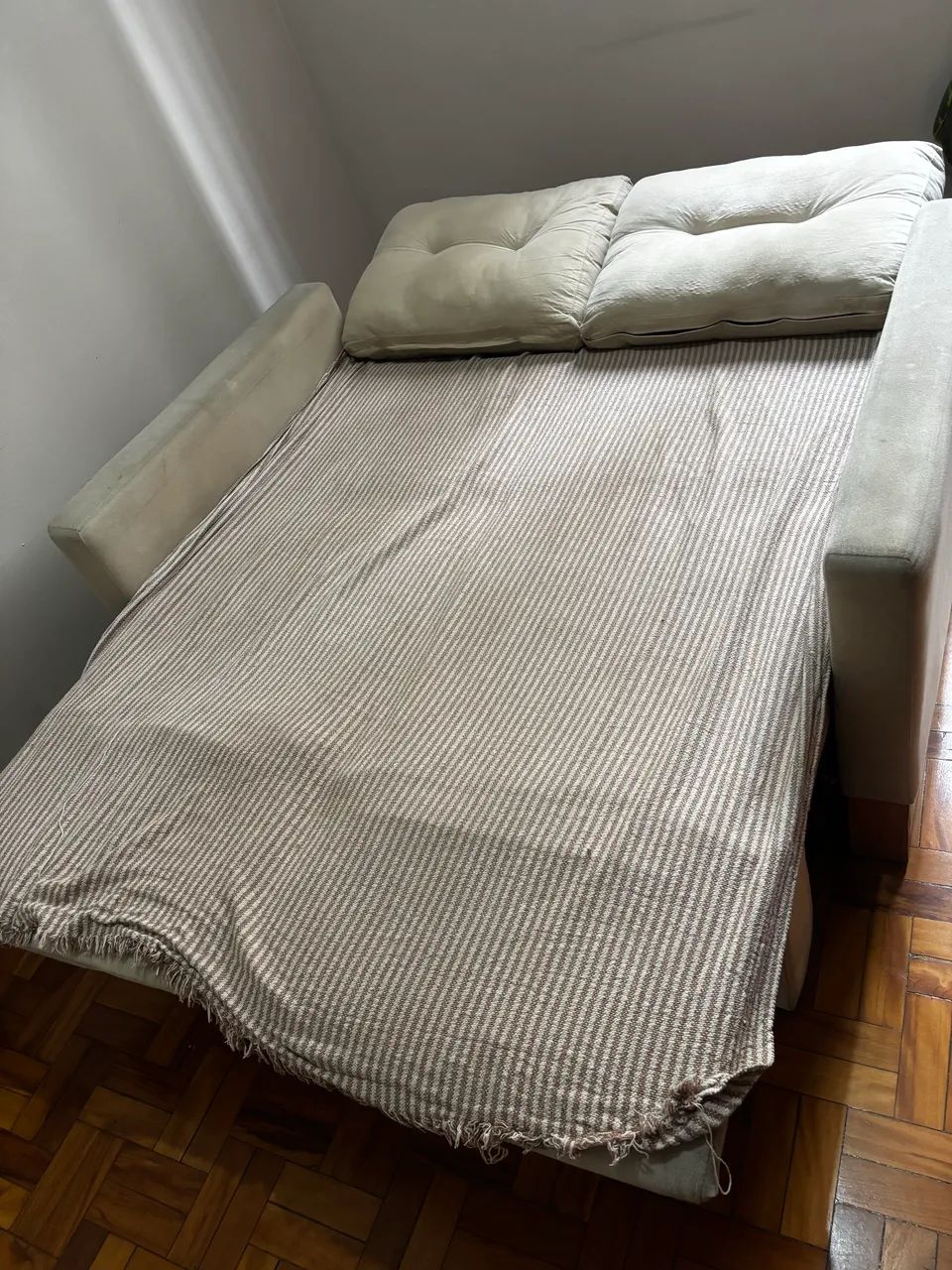 Sofá cama bege 2 lugares  - Foto 5
