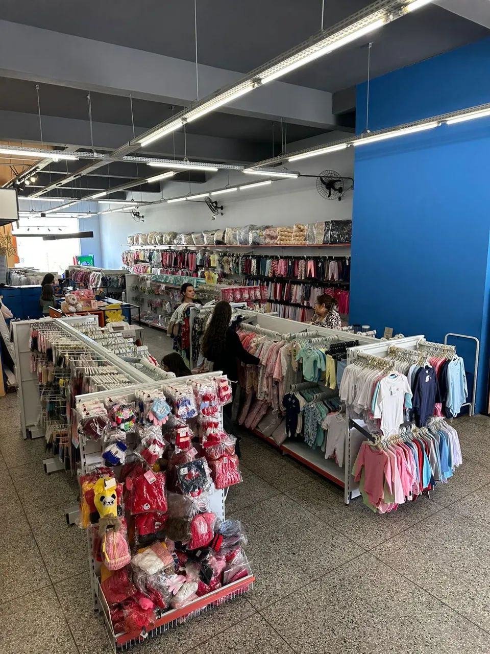 Prateleiras e Gôndolas de Aço para Loja Impecável  - Foto 6