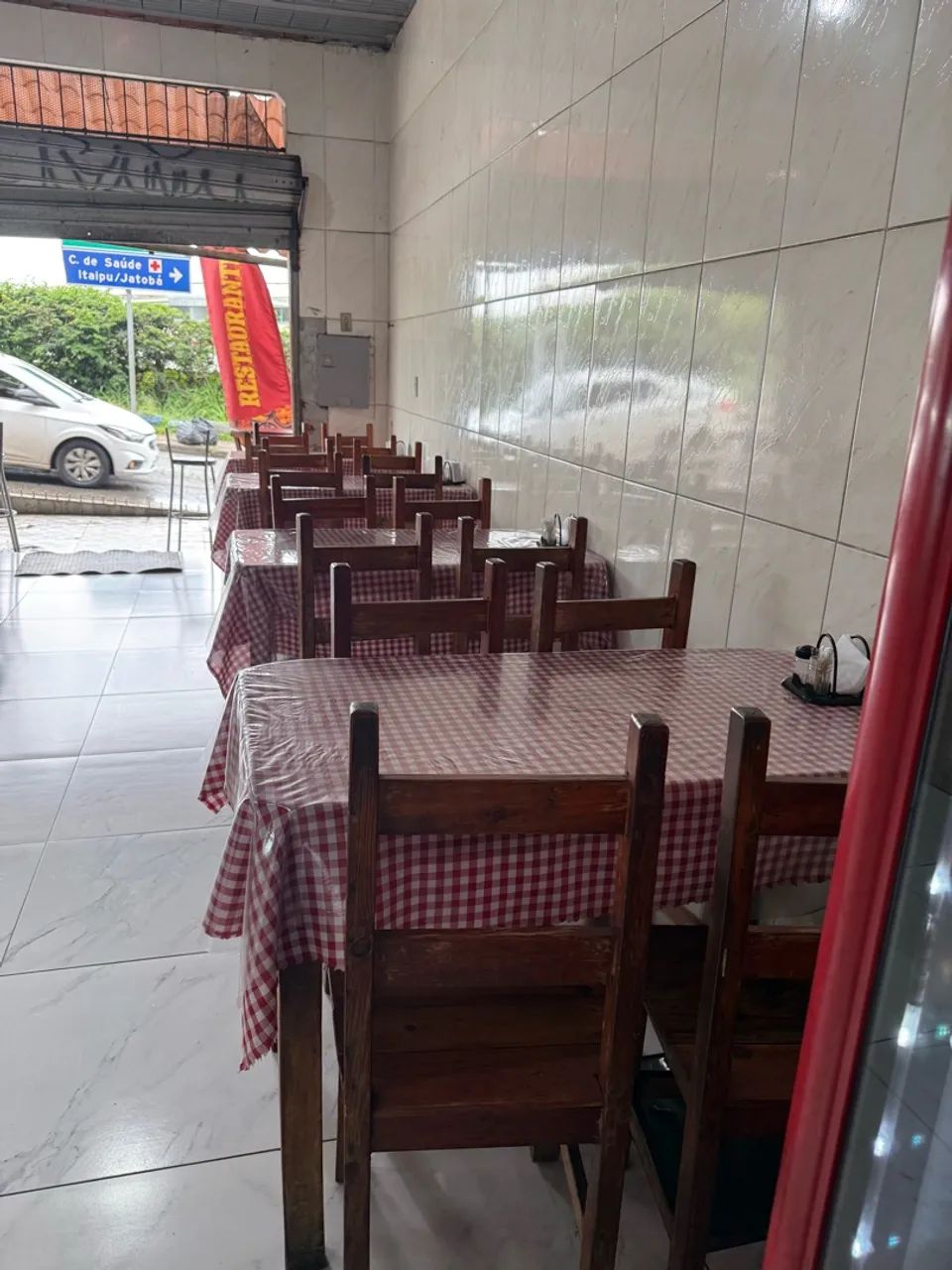  Lote de 5 Mesas com 20 Cadeiras  - Foto 3