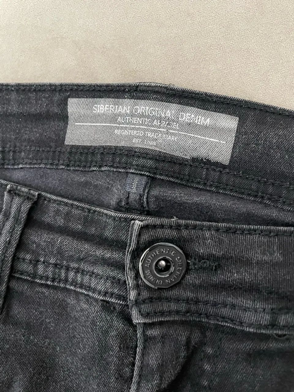 Vende-se calça jeans importada da Siberian - Foto 4
