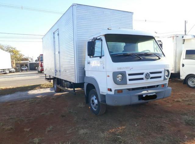 VW 8150 no baú