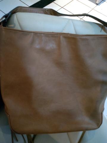 Passo cartão, vendo bolsa de franjas em couro sintético - Foto 2