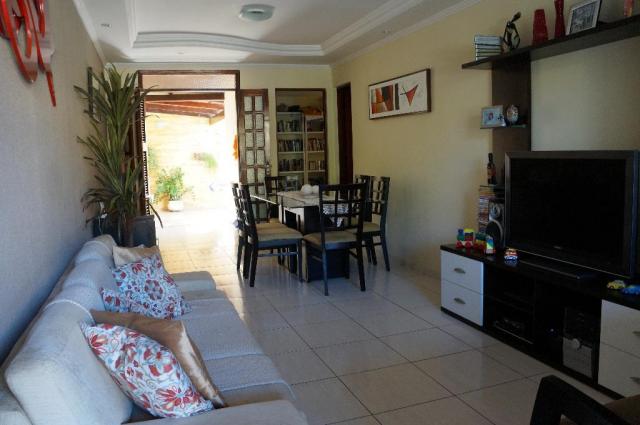 Casa residencial à venda em condomínio com 03 suítes, sapiranga, fortaleza.