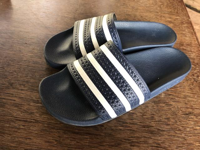 chinelo adidas baby