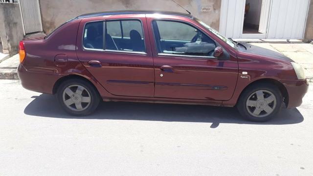 Clio - Foto 3