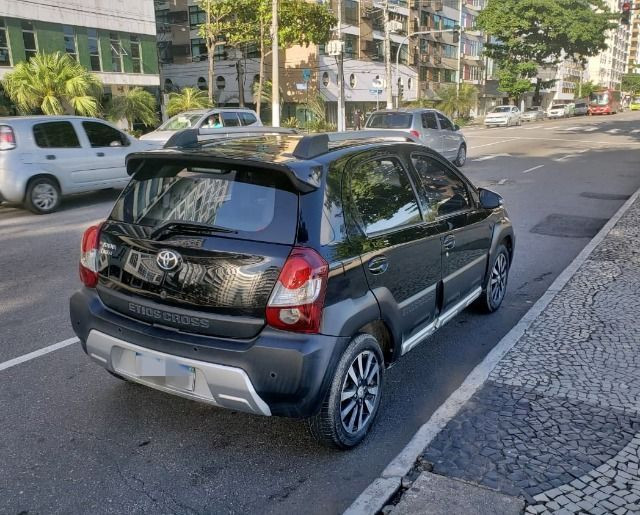 Toyota Etios Cross 2016 com 14.000KM. Financiamento até 60x - Foto 6
