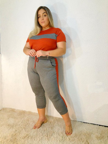 conjunto de calça e blusa plus size