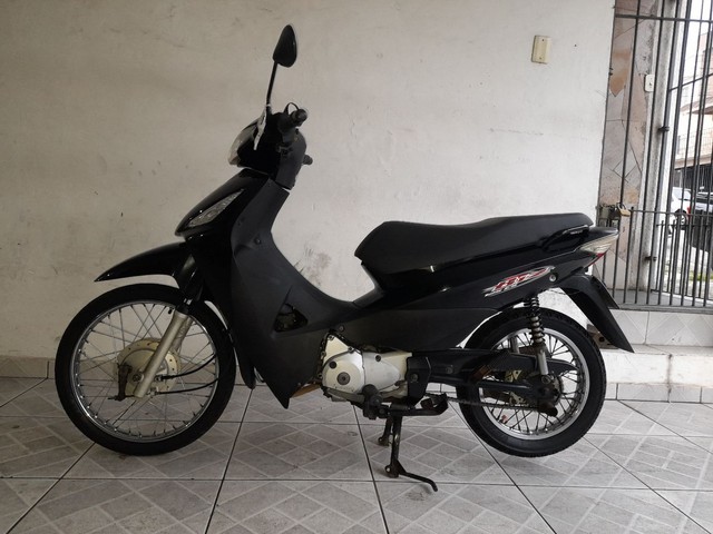 Moto honda biz 125 preta 