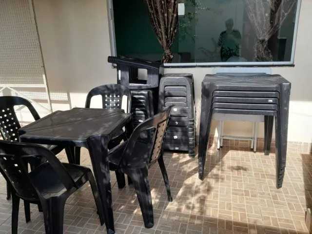 Conjunto Mesa de Plástico Monobloco com 4 Cadeiras Ametista