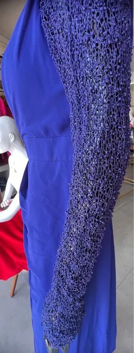 Vestido Azul Longo com Detalhes em Renda - Foto 3