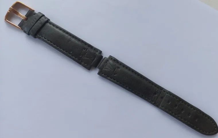 PULSEIRA DE COURO ORIGINAL DO RELÓGIO LOUIS VUITTON - COMPLETA. - Foto 2