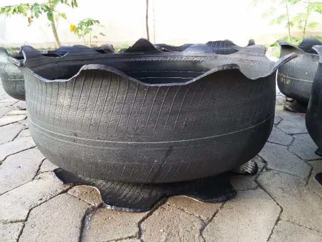 Vaso de Plantas Feito de Pneu